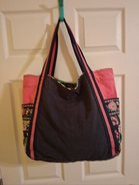 Vera Bradley Pink And Navy Paisley Canvas Color Block Large Tote.